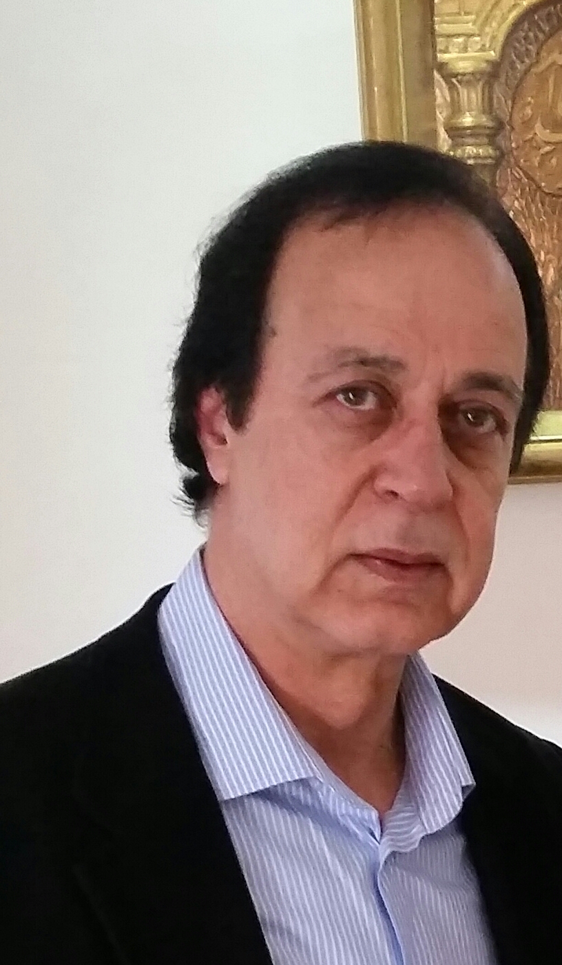 تسائلني حياءً …. شعر: أنور الخطيب