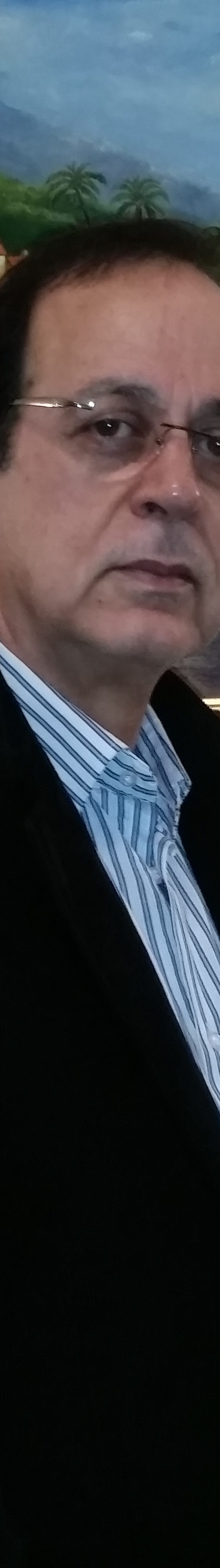 أوهام اللوز والشرفة والبحر.. شعر أنور الخطيب