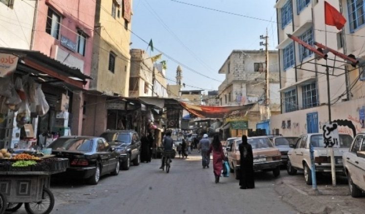 هذا اللاجئ القادم من وراء البحار.. بقلم أنور الخطيب