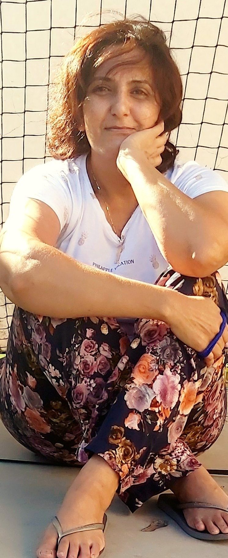 أتجوّل في مخيم المغازي وظلّك يتبعني.. بقلم: نجاة فوّاز