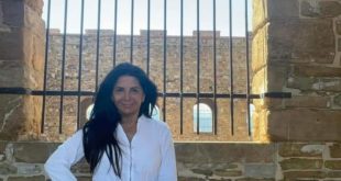 حرةٌ تماما   شعر : وفاء أخضر