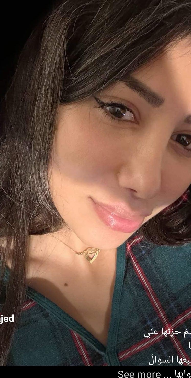 بيروت تكتمُ حزنها عنّي        شعر: رولا ماج