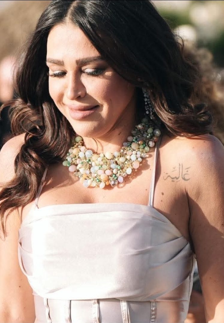 حين يكثر الذين يعيشون معك، يقلّ الذين يعيشون فيك، فتصبح وحيدًا.     بقلم: لوركا سبيتي