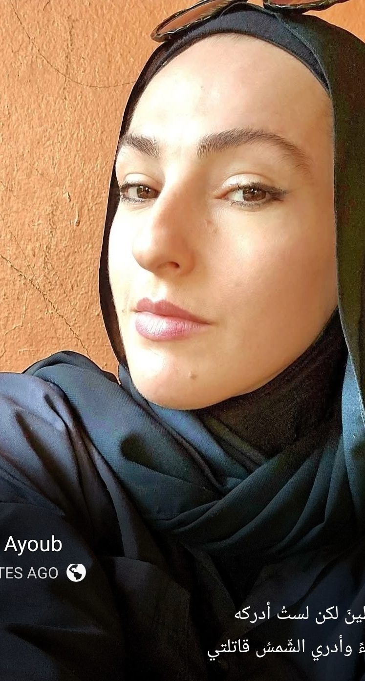 أقدّسُ الطينَ لكن لستُ أدركه        شعر: فاطمة أيوب