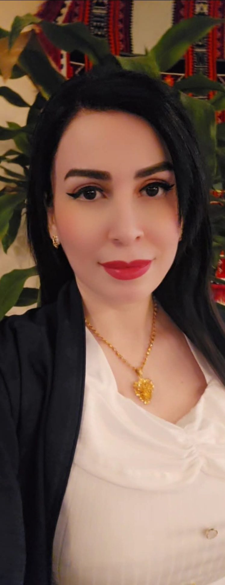 هذا المفترق       شعر:  ربا أبو طوق