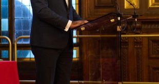 الدكتور حسّان أدونيس العكره في الأكاديميّة الفرنسيّة احتفاءً بالبروفسور جان ميشال موتون.