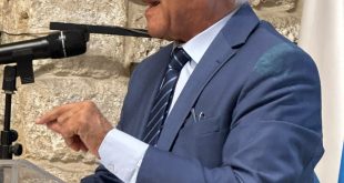 كلمة الدكتور أدونيس العكره في تكريم عميد الأدلاّء السياحيين في جبيل      يزيد مخايل محفوظ بن فيروز